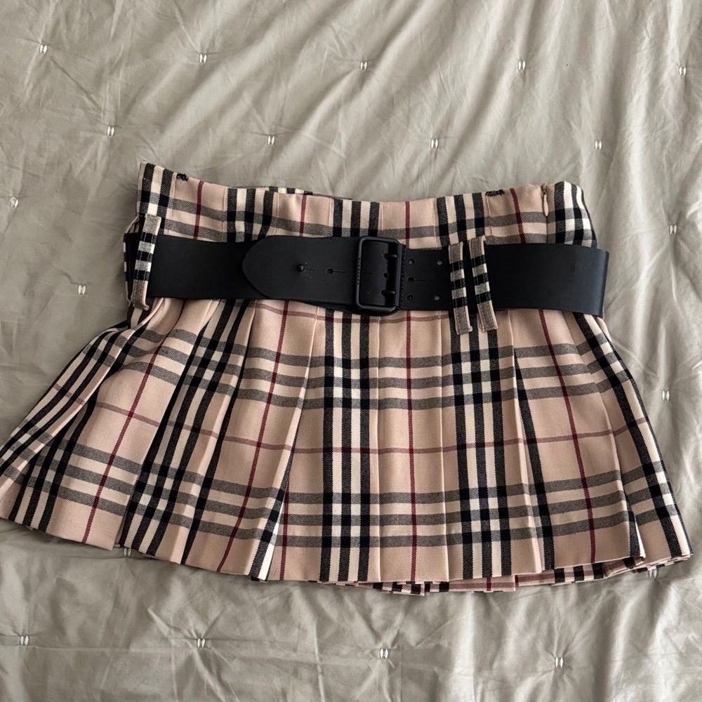 Burberry Beige Plaid Mini Skirt with Black Belt